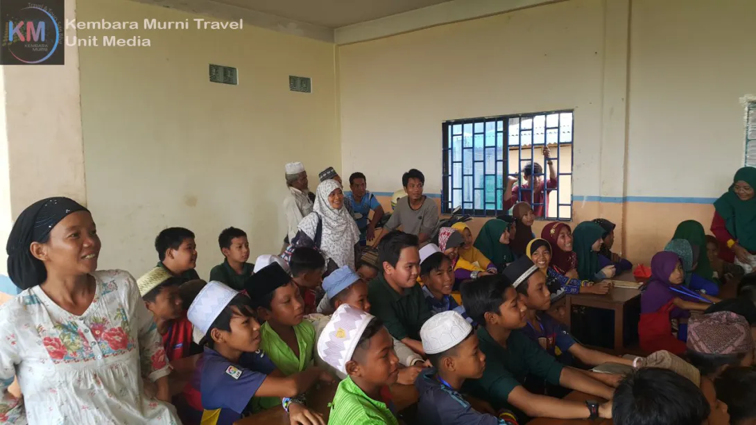 Lawatan ke sebuah perkampungan Melayu Champa - kanak-kanak dan ibu-bapa ramai juga yang hadir